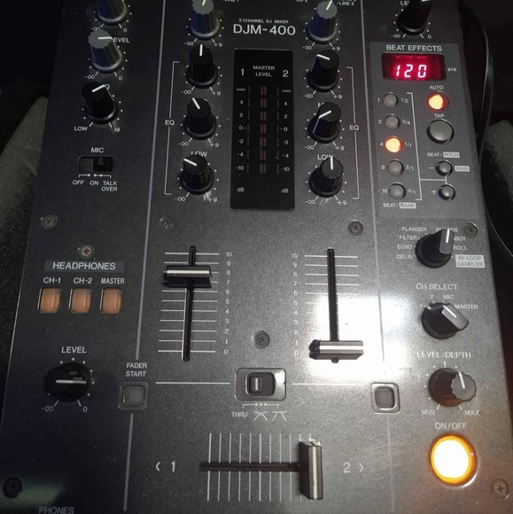 Pioneer DJM-400 2, ch mixer w/ CDJ-800 pair, Traktor A6 in an Odyssey coffin - Picture 9 of 9